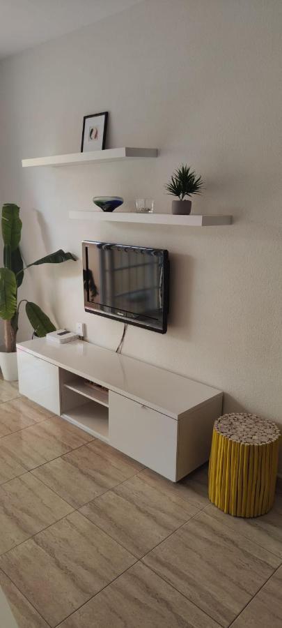 Lovely Primavera Palm Mar Apartment Exterior photo