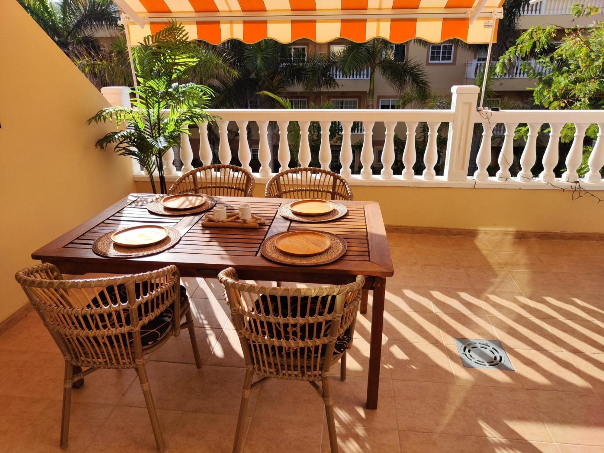 Lovely Primavera Palm Mar Apartment Exterior photo